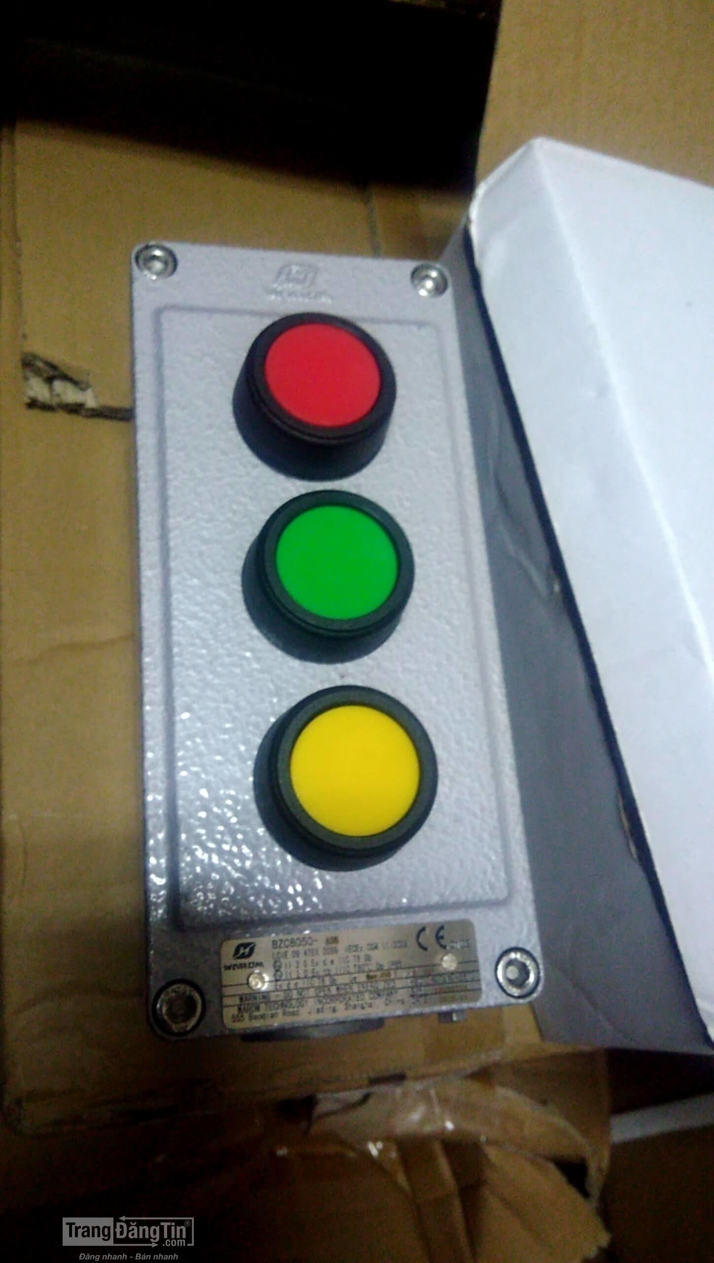 Hộp nút nhấn nhựa và kim loại từ 1 tới 3 nút nhấn đủ các chức năng được cung cấp và bảo hành chính hãng tại Tân Quang Minh