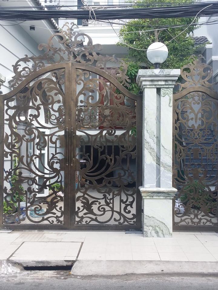 Mẫu cổng sắt uốn nghệ thuật cho biệt thự, nhà phố