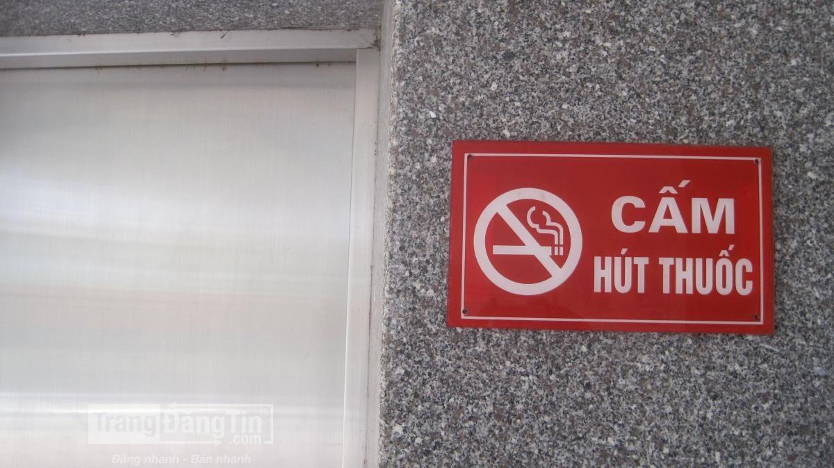 Biển báo cấm hút thuốc bằng mica, inox , đồng treo tường hoặc để bàn 