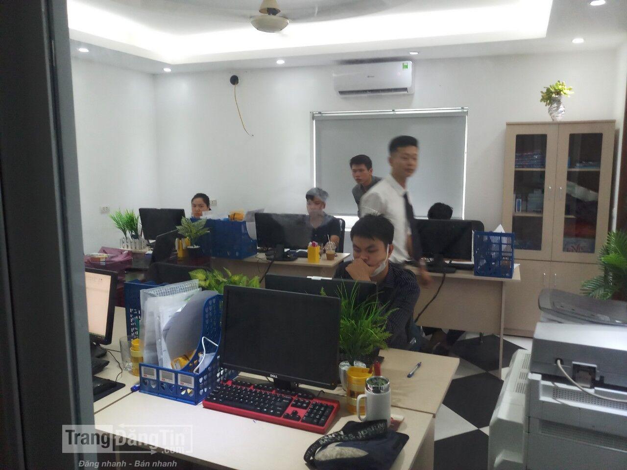 Nhanh tay sở hữu sàn văn phòng đầy đủ bàn ghế giá hỗ trợ sau dịch tại Võ Chí Công