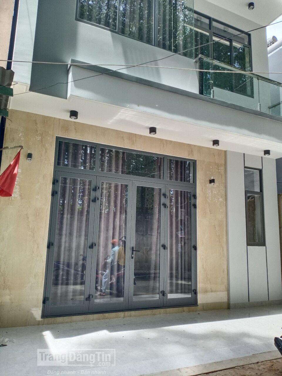 nhà mới xây ba tầng,gía rẻ .sổ riêng.tại thành phố Long Khánh
